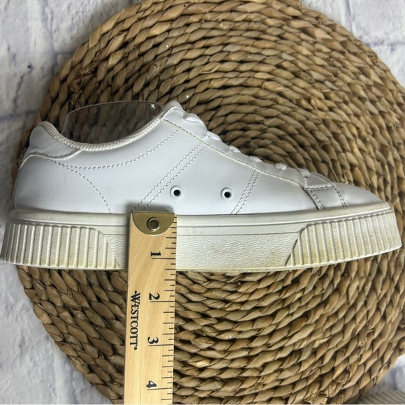 Fila Women's Classic White Leather Fashion Sneakers. Size 8. - Picture 9 of 10